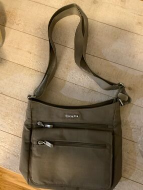 Baggallini Gray Women’s Crossbody Messenger Bag